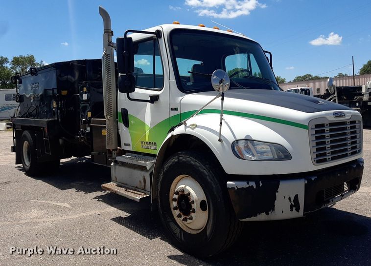 image for item DO3048 2012 Freightliner Business Class M2 pothole patcher truck