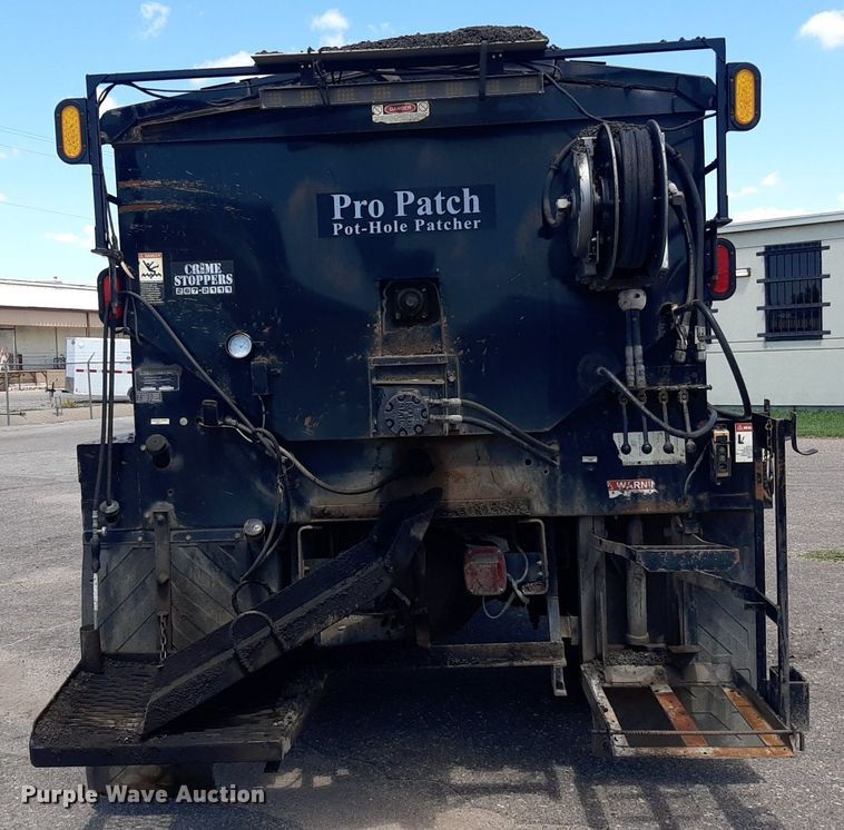 image for item DO3048 2012 Freightliner Business Class M2 pothole patcher truck