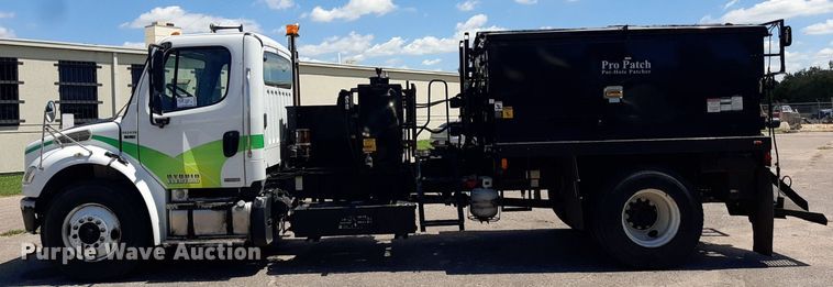 image for item DO3048 2012 Freightliner Business Class M2 pothole patcher truck