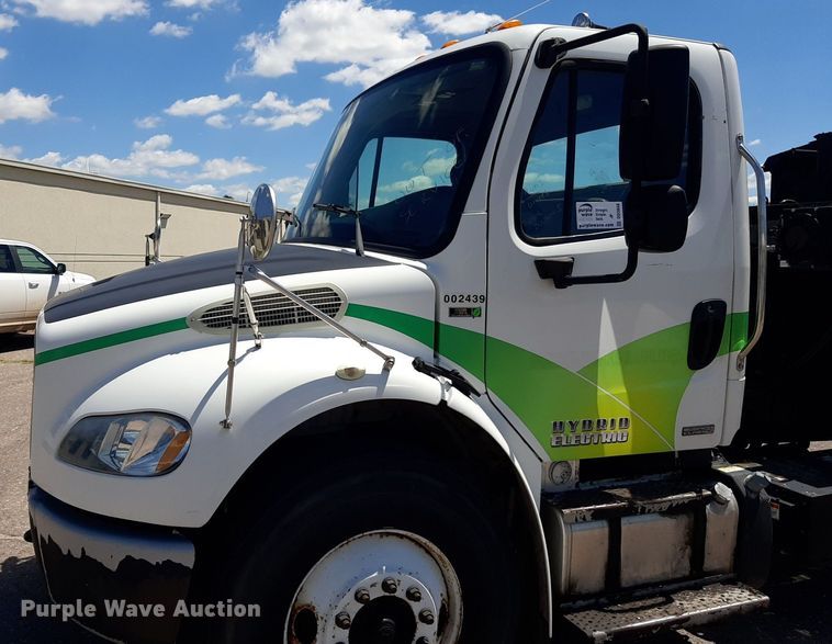 image for item DO3048 2012 Freightliner Business Class M2 pothole patcher truck