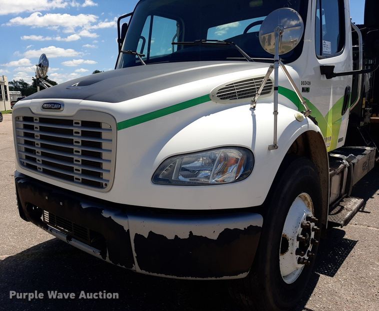 image for item DO3048 2012 Freightliner Business Class M2 pothole patcher truck