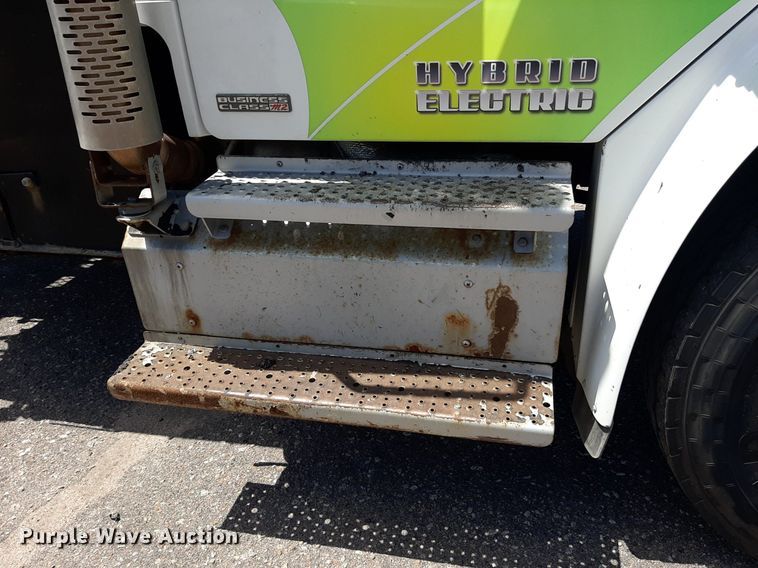 image for item DO3048 2012 Freightliner Business Class M2 pothole patcher truck