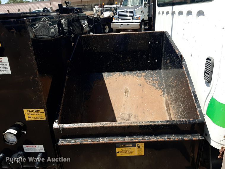 image for item DO3048 2012 Freightliner Business Class M2 pothole patcher truck