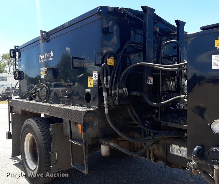 image for item DO3048 2012 Freightliner Business Class M2 pothole patcher truck