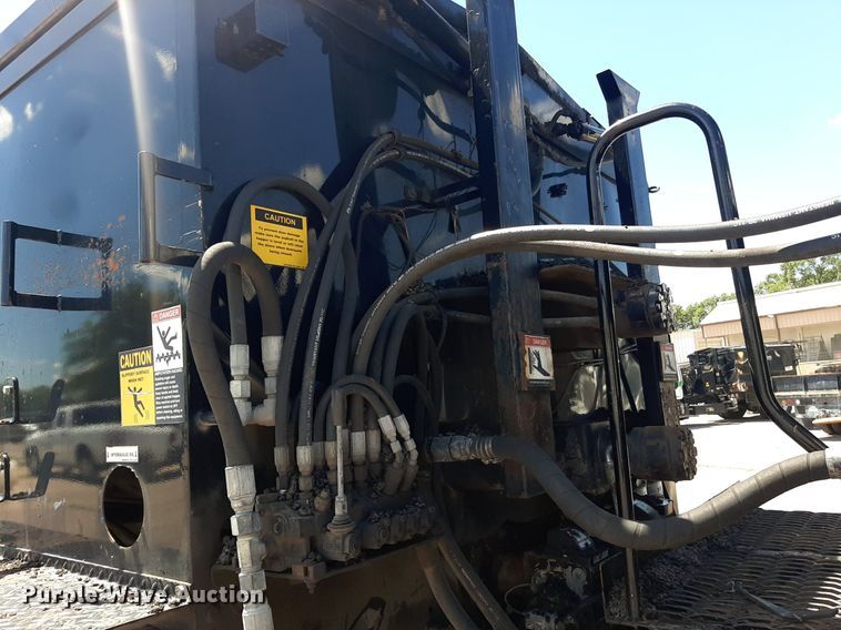 image for item DO3048 2012 Freightliner Business Class M2 pothole patcher truck