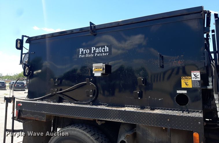 image for item DO3048 2012 Freightliner Business Class M2 pothole patcher truck