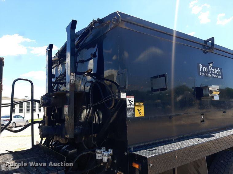 image for item DO3048 2012 Freightliner Business Class M2 pothole patcher truck