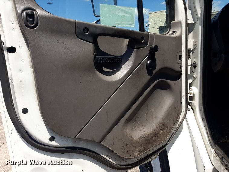 image for item DO3048 2012 Freightliner Business Class M2 pothole patcher truck