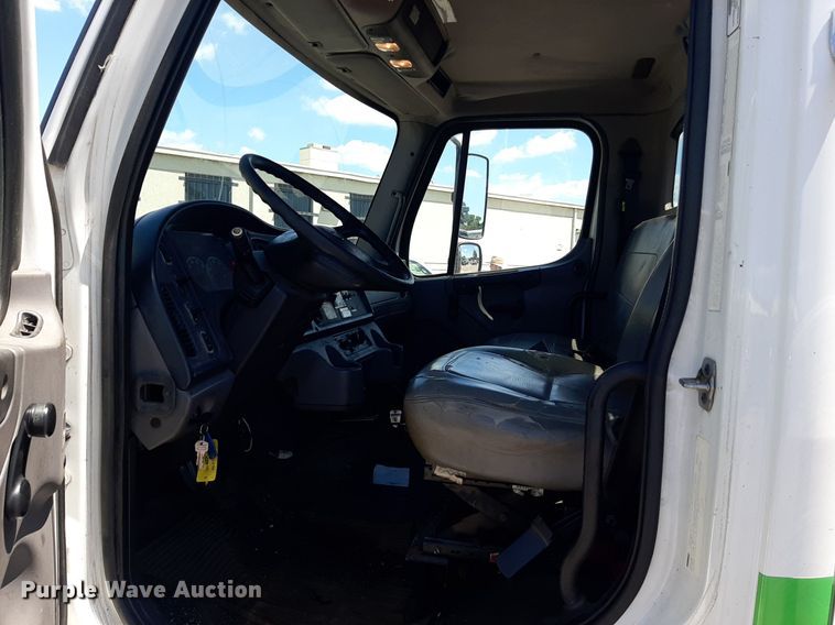 image for item DO3048 2012 Freightliner Business Class M2 pothole patcher truck