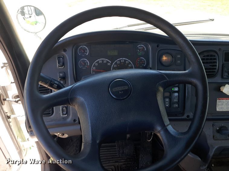 image for item DO3048 2012 Freightliner Business Class M2 pothole patcher truck