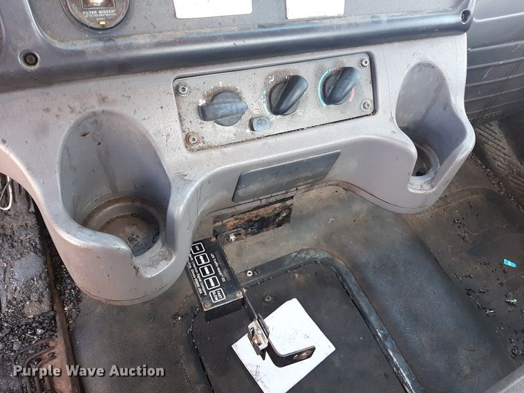 image for item DO3048 2012 Freightliner Business Class M2 pothole patcher truck