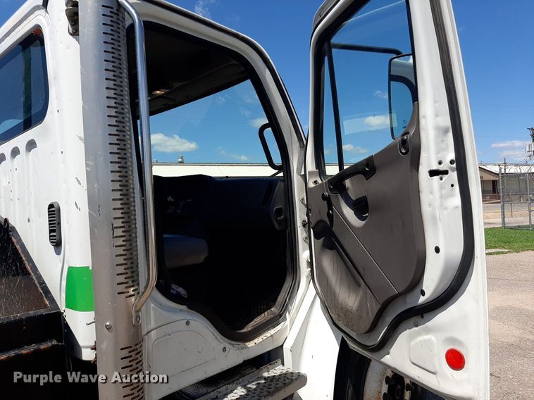 image for item DO3048 2012 Freightliner Business Class M2 pothole patcher truck