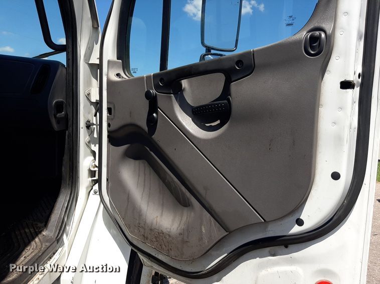 image for item DO3048 2012 Freightliner Business Class M2 pothole patcher truck