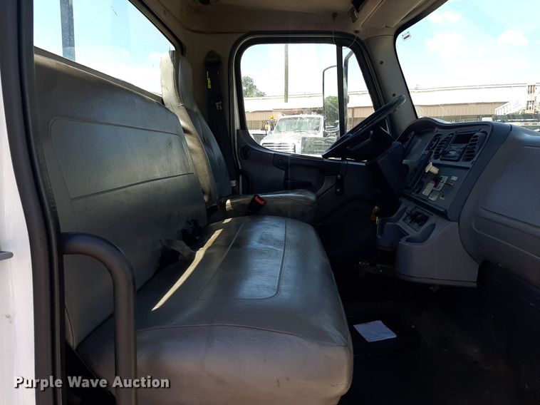 image for item DO3048 2012 Freightliner Business Class M2 pothole patcher truck