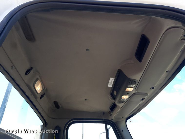 image for item DO3048 2012 Freightliner Business Class M2 pothole patcher truck