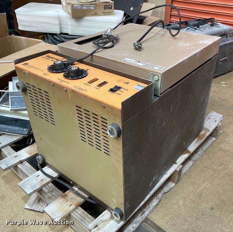 LabLine Instruments Imperial II incubator in Wichita, KS Item HN9920