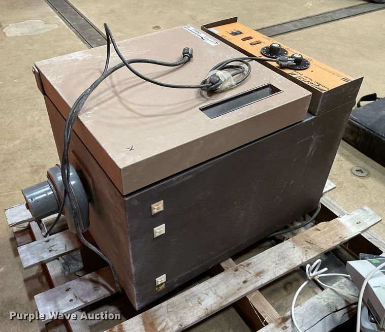 LabLine Instruments Imperial II incubator in Wichita, KS Item HN9920