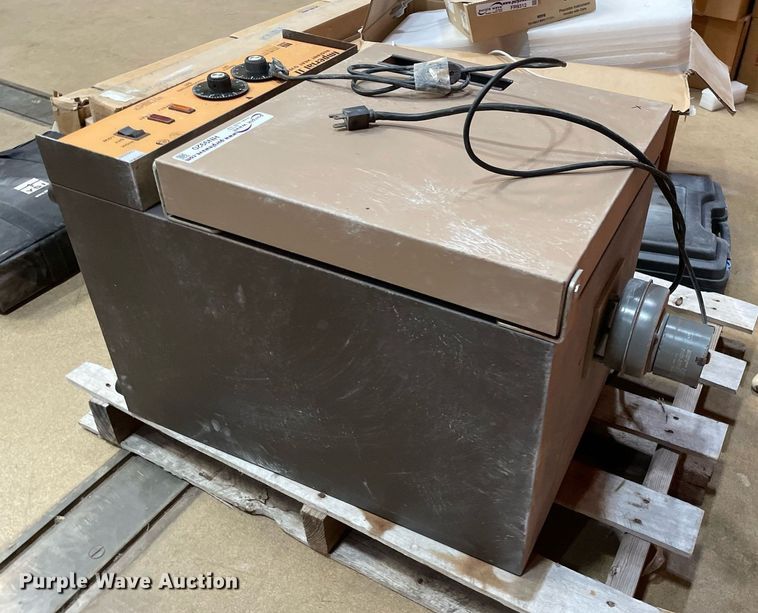 LabLine Instruments Imperial II incubator in Wichita, KS Item HN9920