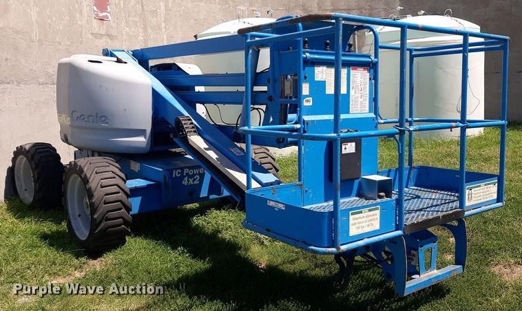 image for item IP9437 2004 Genie Z-45/25 boom lift