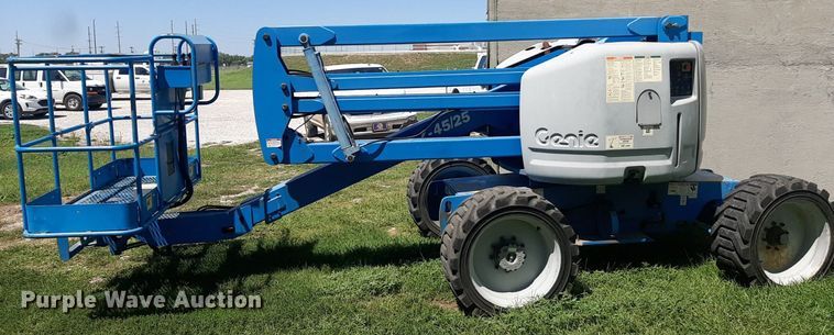 image for item IP9437 2004 Genie Z-45/25 boom lift