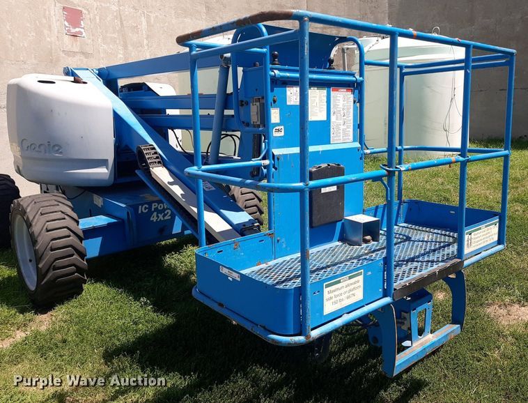 image for item IP9437 2004 Genie Z-45/25 boom lift