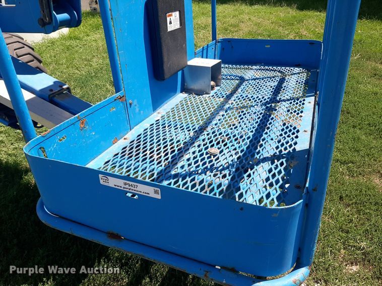 image for item IP9437 2004 Genie Z-45/25 boom lift