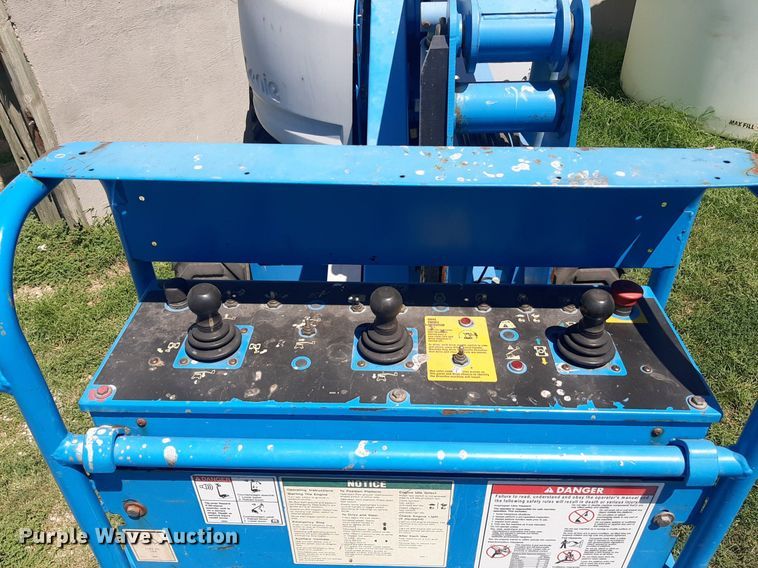 image for item IP9437 2004 Genie Z-45/25 boom lift