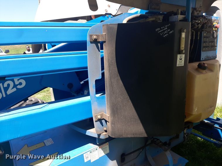 image for item IP9437 2004 Genie Z-45/25 boom lift