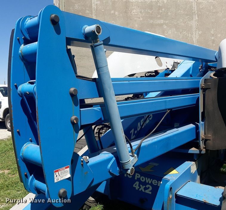 image for item IP9437 2004 Genie Z-45/25 boom lift