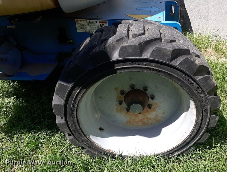 image for item IP9437 2004 Genie Z-45/25 boom lift