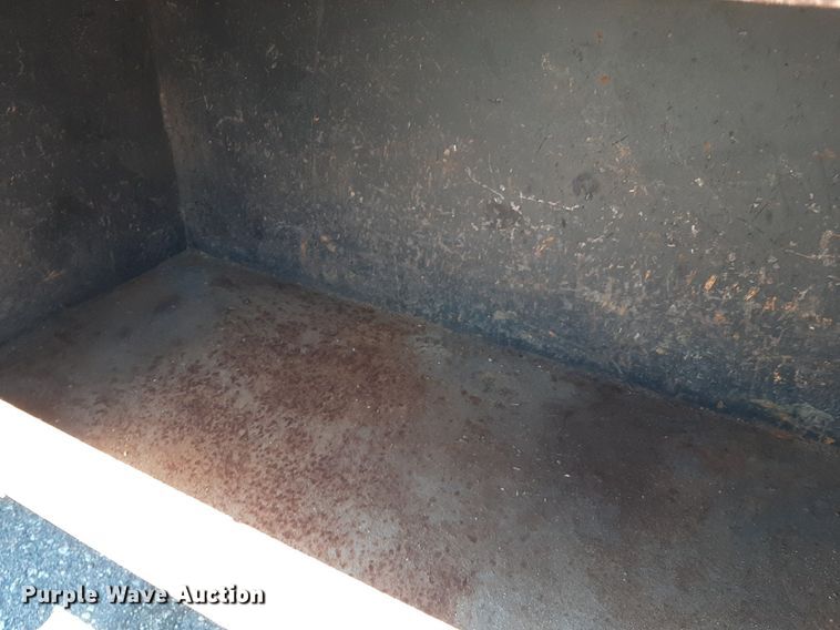 image for item NH9392 1984 International  1724 crane truck