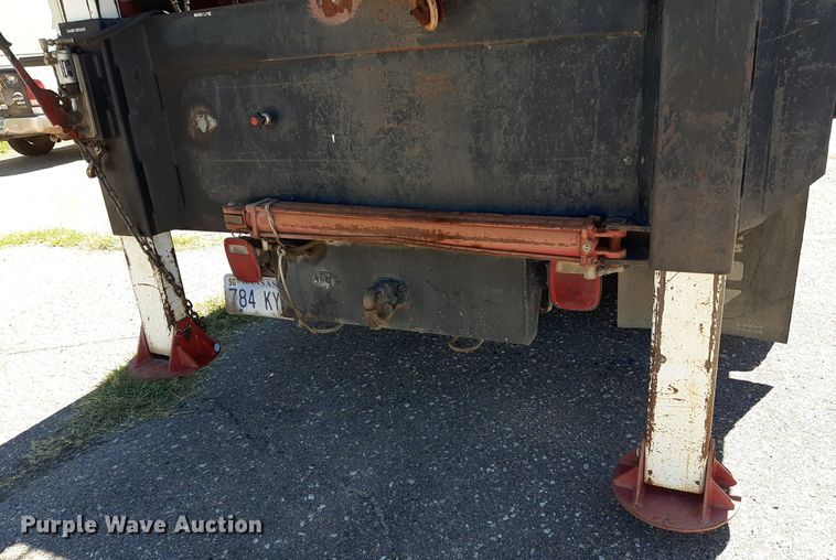 image for item NH9392 1984 International  1724 crane truck