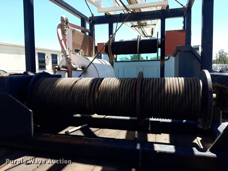 image for item NH9392 1984 International  1724 crane truck