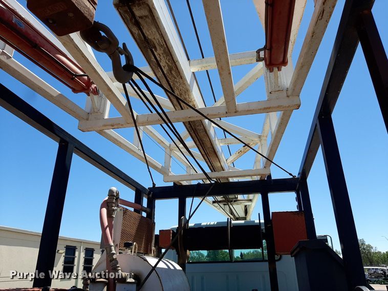 image for item NH9392 1984 International  1724 crane truck