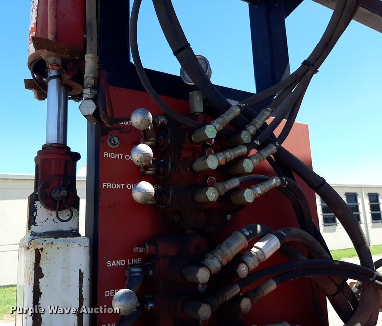 image for item NH9392 1984 International  1724 crane truck