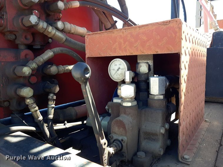 image for item NH9392 1984 International  1724 crane truck