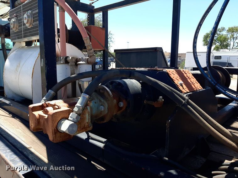 image for item NH9392 1984 International  1724 crane truck