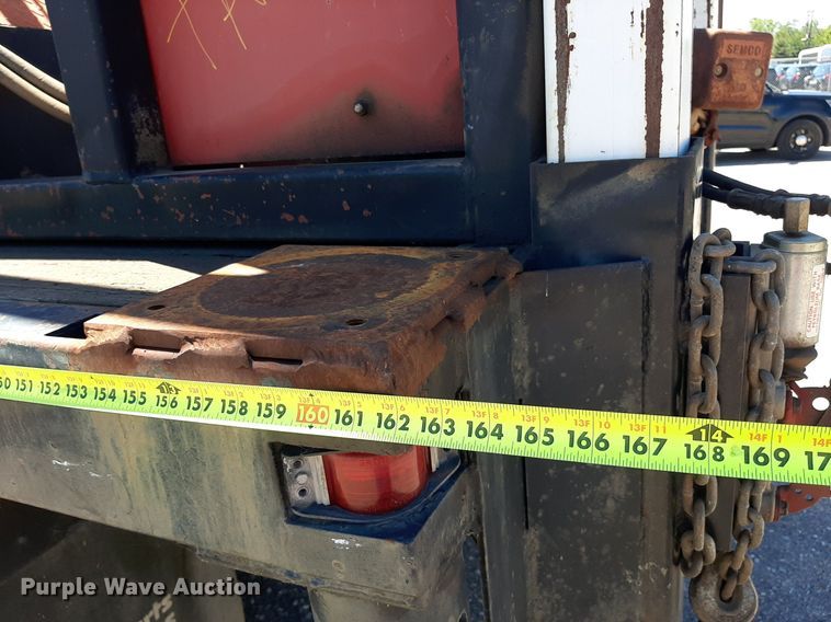 image for item NH9392 1984 International  1724 crane truck