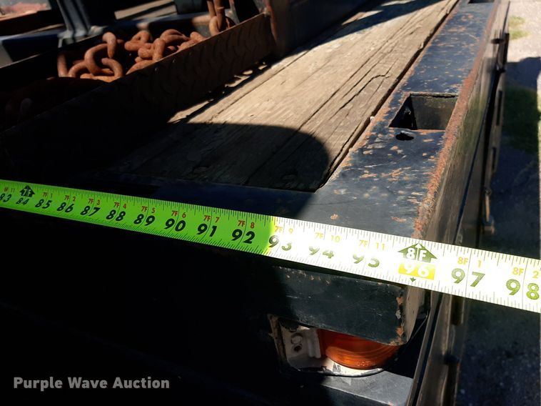 image for item NH9392 1984 International  1724 crane truck