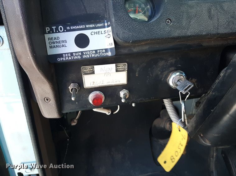 image for item NH9392 1984 International  1724 crane truck