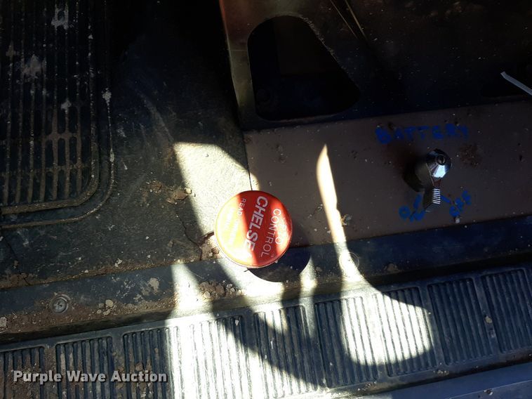 image for item NH9392 1984 International  1724 crane truck