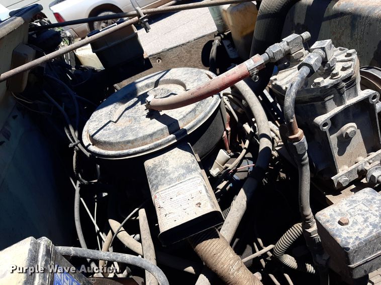 image for item NH9392 1984 International  1724 crane truck