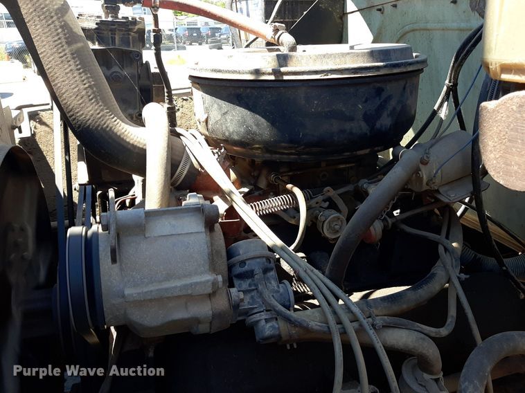 image for item NH9392 1984 International  1724 crane truck