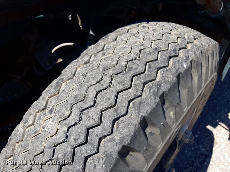 image for item NH9392 1984 International  1724 crane truck