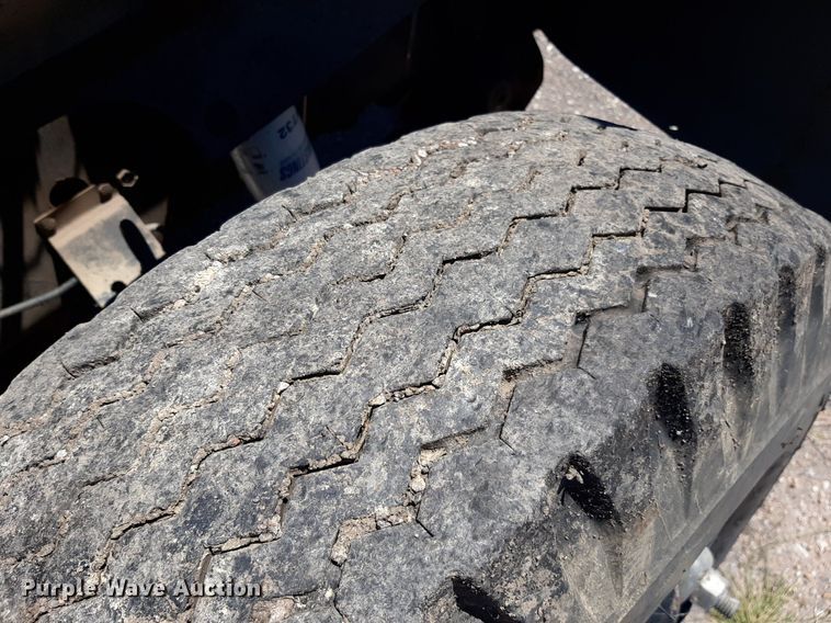 image for item NH9392 1984 International  1724 crane truck