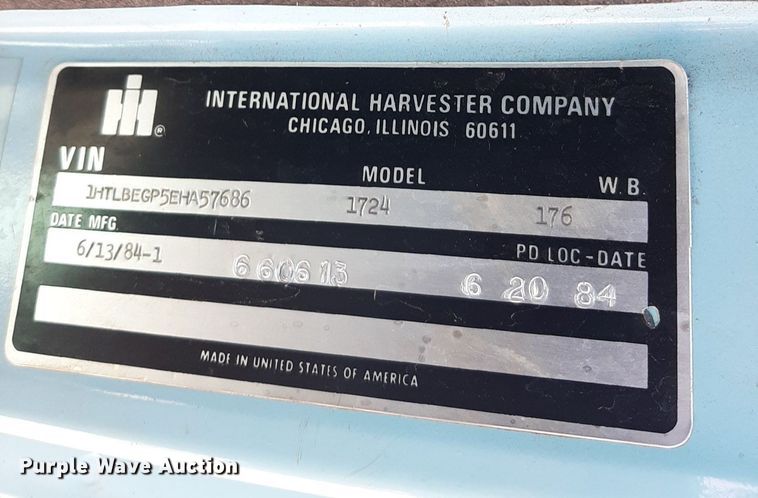 image for item NH9392 1984 International  1724 crane truck