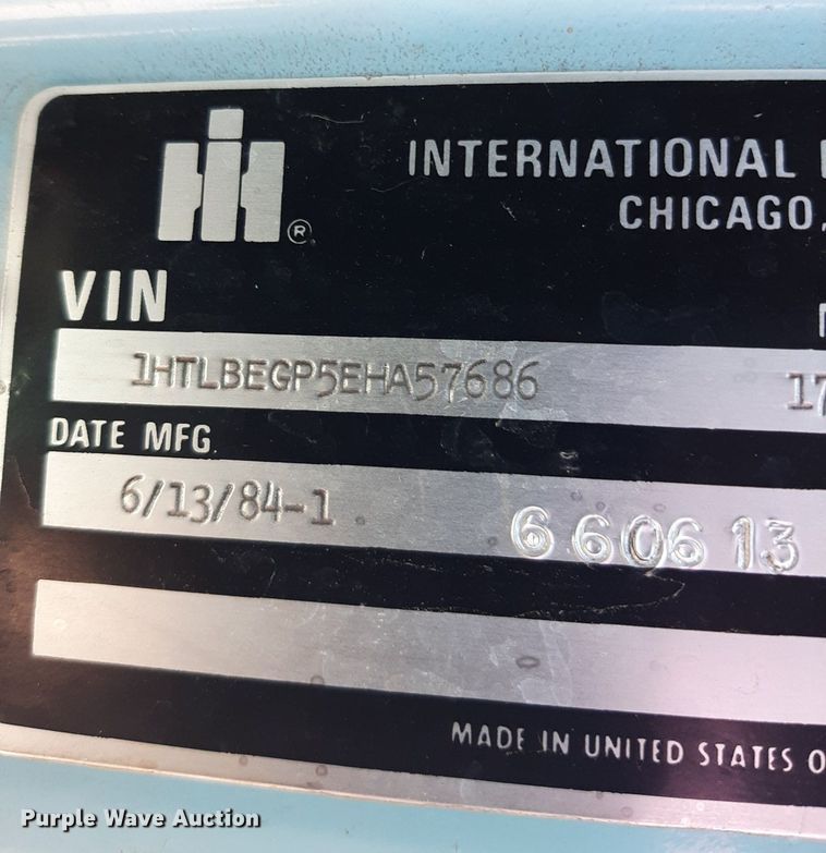 image for item NH9392 1984 International  1724 crane truck