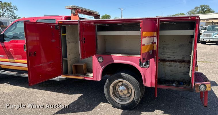 image for item NH9399 2007 Ford F550 Super Duty XL brush fire truck