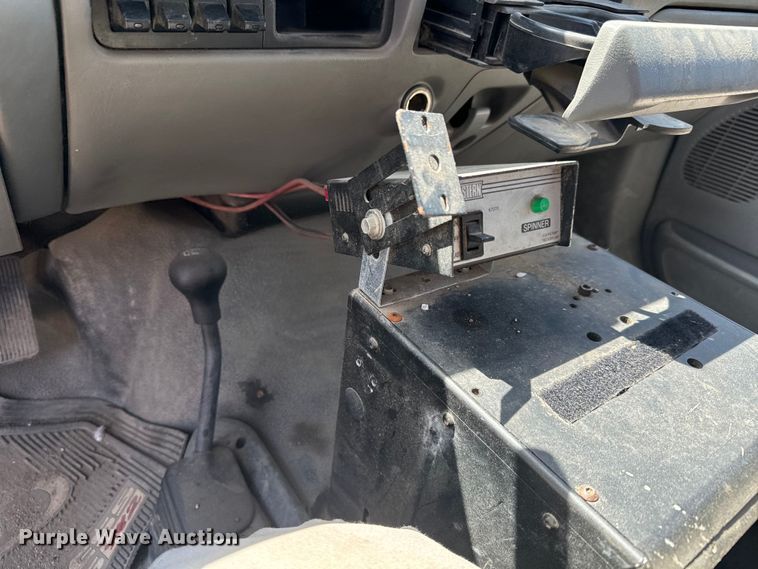 image for item NH9399 2007 Ford F550 Super Duty XL brush fire truck