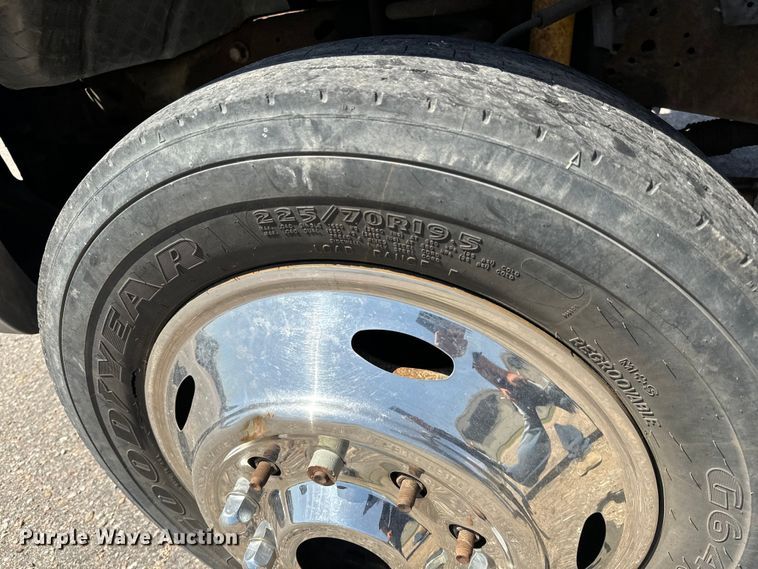 image for item NH9399 2007 Ford F550 Super Duty XL brush fire truck